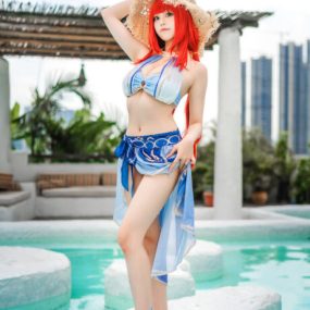 原神蜜汁猫裘COS：演绎夏日水岸泳装版妮露的灵动与优雅