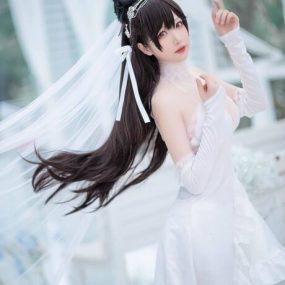 小南宫COS合集：本期鉴赏演绎碧蓝航线婚纱版舰娘的温柔与诱惑