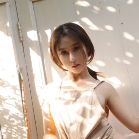 摄影师翎梵美女写真图集合集下载