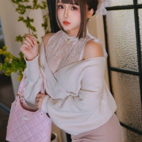 日奈娇COS套图合集：本期演绎下属的太太的细腻气质与都市情感