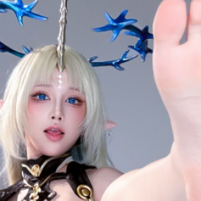 水淼aqua的芙露德莉斯幻境：当自拍升维成数字艺术宣言