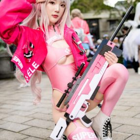 百變恩恩ん爱丽丝COS：金发妮姬攻陷acosta！软萌引爆全场