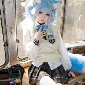 萌动校园：九柒喵与她的”猫猫学姐”cos写真美学