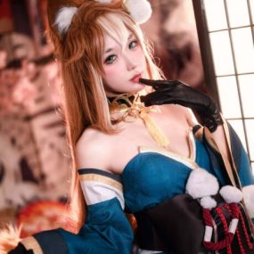 阿包也是兔娘希娜小姐COS：诠释原神虚构女神的性感与优雅