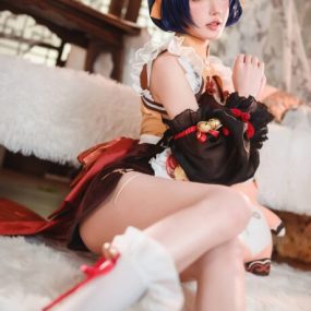 阿包也是兔娘香菱女仆COS：活力与甜美并存的美味诱惑